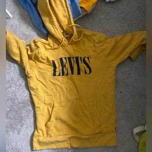 🤍3/35 Levi’s yellow hoodie
